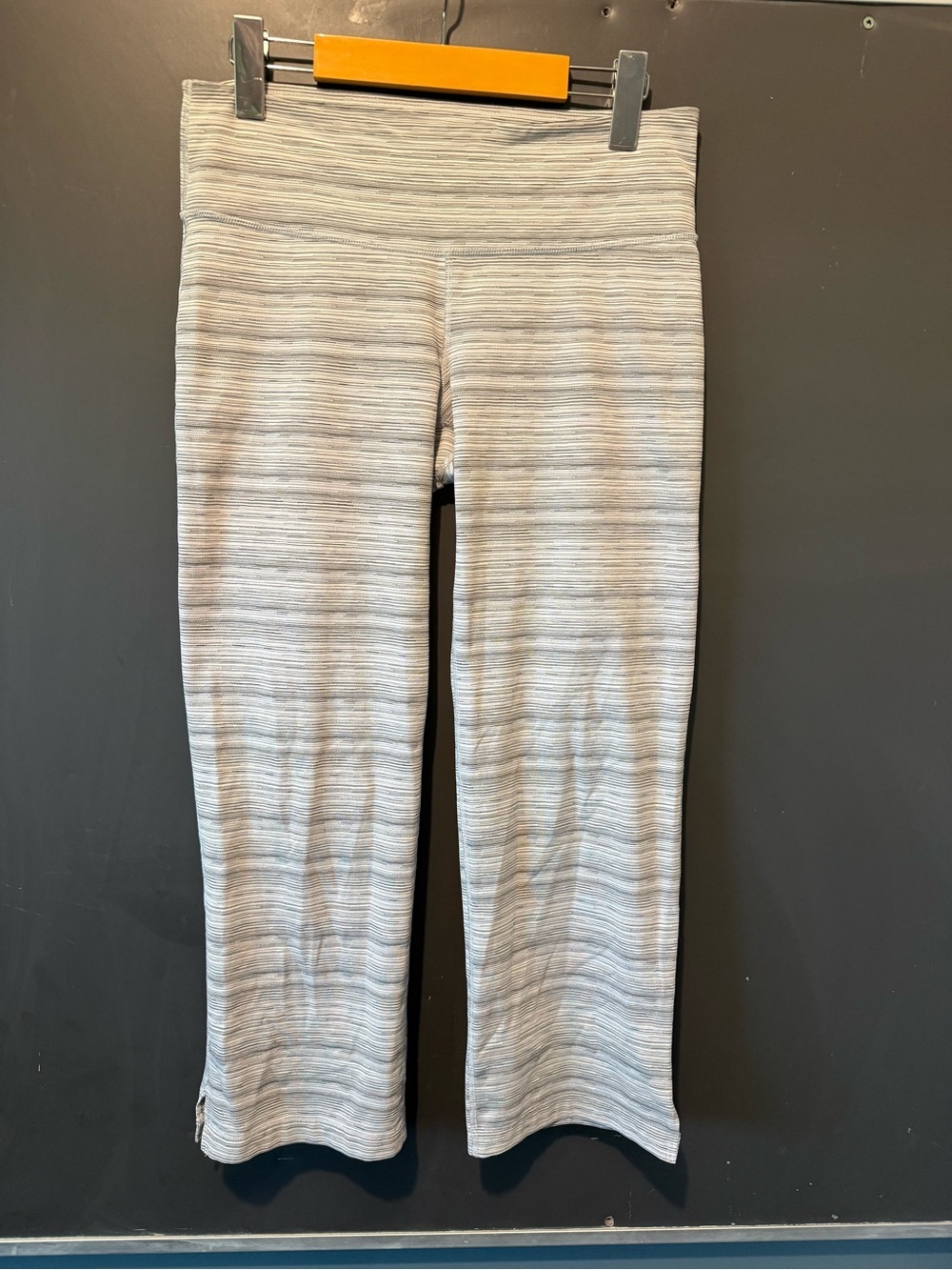 Lululemon City Kick It Pant *Luxtreme
Cyber Stripe White Silver Fox